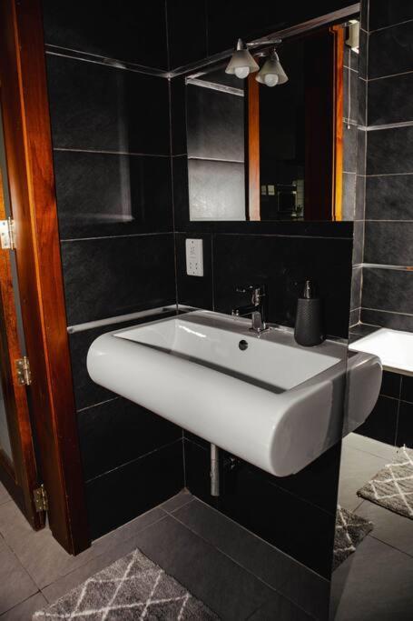 Seafront Two Bedroom Apartment Saint Julian's Ngoại thất bức ảnh