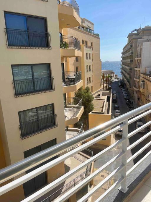 Seafront Two Bedroom Apartment Saint Julian's Ngoại thất bức ảnh