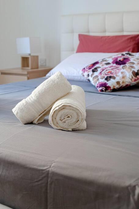Seafront Two Bedroom Apartment Saint Julian's Ngoại thất bức ảnh