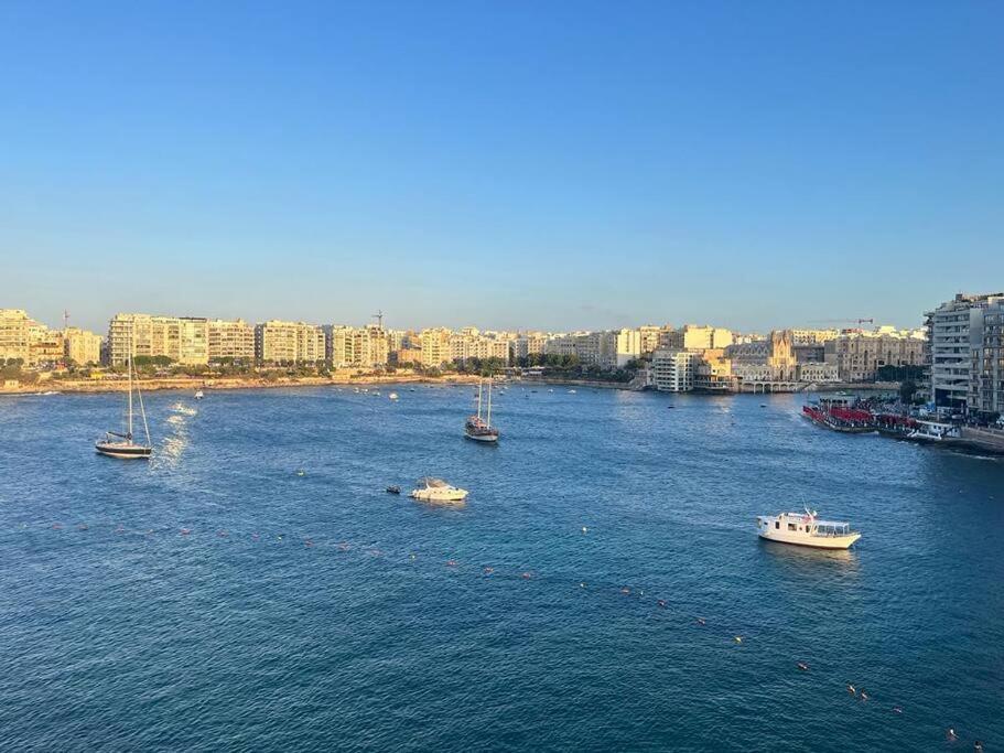 Seafront Two Bedroom Apartment Saint Julian's Ngoại thất bức ảnh